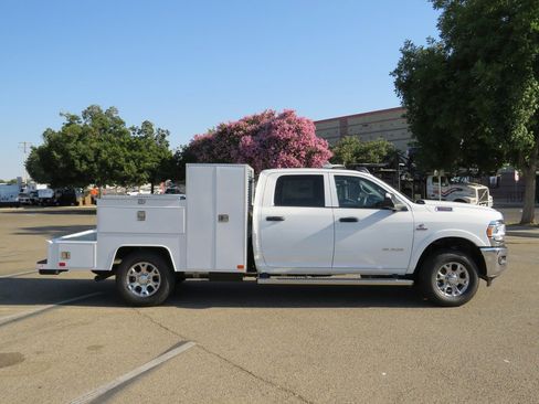 New 2022 RAM 3500 Tradesman w/ Chrome Appearance Group image 9