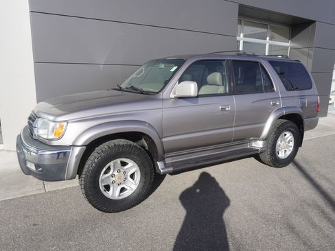 Used 2002 Toyota 4Runner SR5 image 3