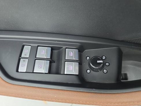 Used 2022 Audi e-tron Premium Plus w/ Premium Plus Package image 28