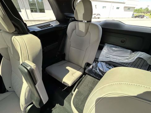 New 2026 Volvo XC90 B6 Plus w/ Protection Package Premier AWD/4WD image 13