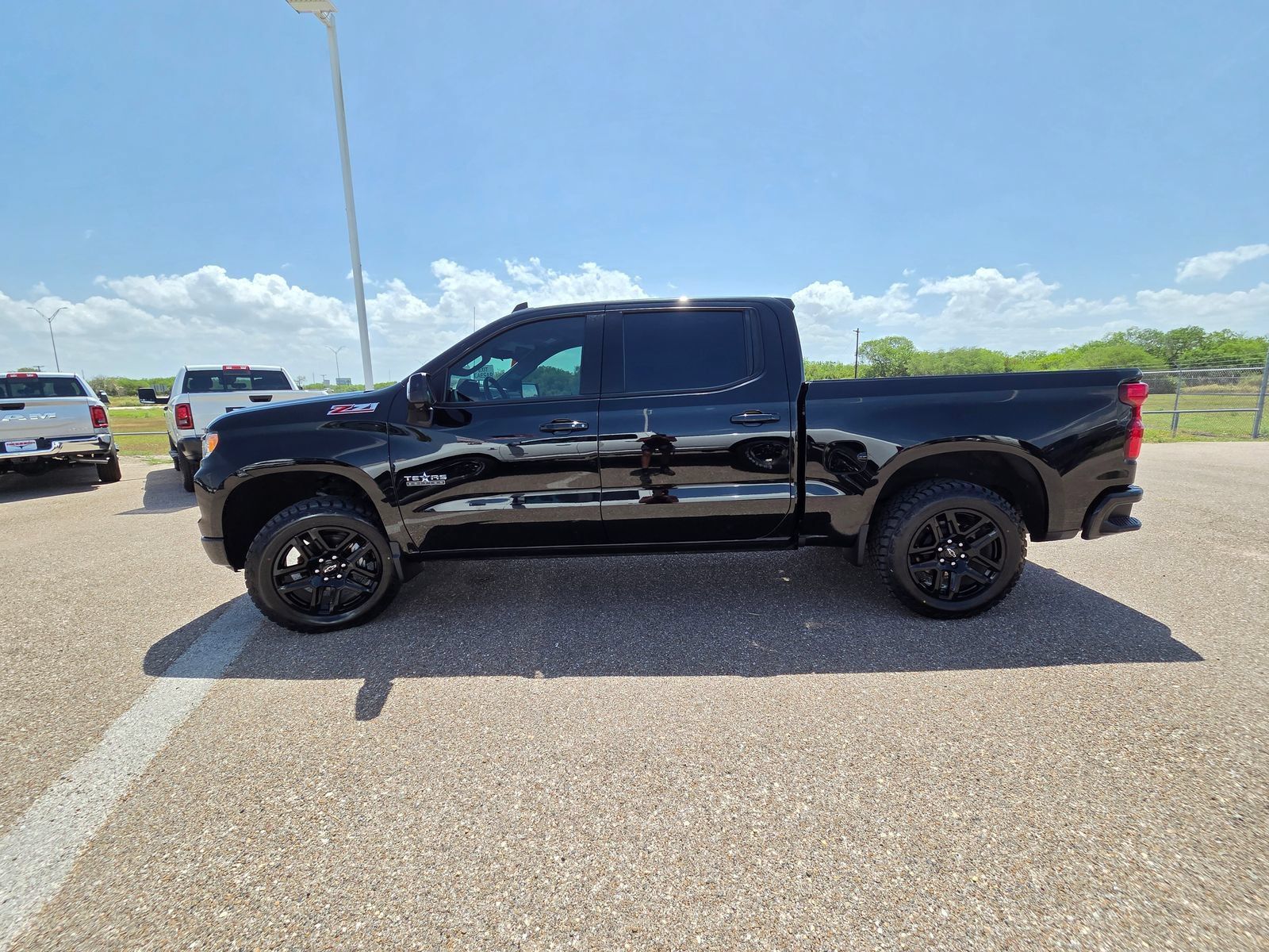 Used 2022 Chevrolet Silverado 1500 RST AWD/4WD image 4