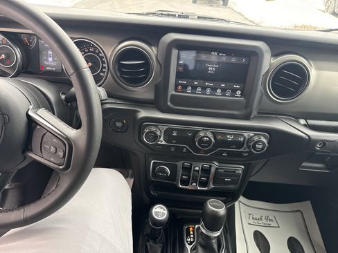 Used 2023 Jeep Gladiator Sport image 24