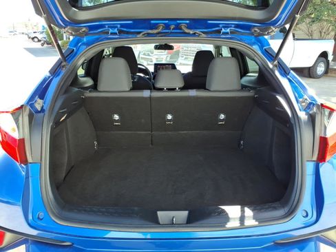 Used 2022 Toyota C-HR XLE image 27