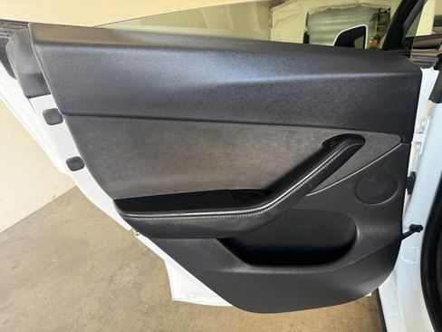 Used 2021 Tesla Model Y Long Range image 21