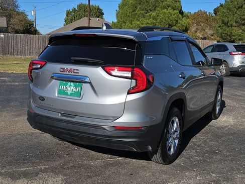 Used 2024 GMC Terrain SLE w/ Driver Convenience Package image 10