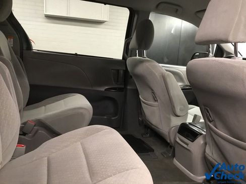 Used 2017 Toyota Sienna LE image 31