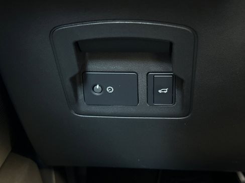 Certified 2025 Land Rover Range Rover Velar Dynamic SE image 32