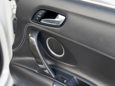 Used 2011 Audi R8 V8 image 40