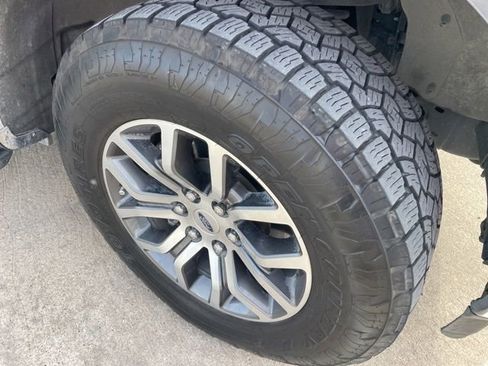 Used 2022 Ford F150 Lariat w/ FX4 Off-Road Package image 4