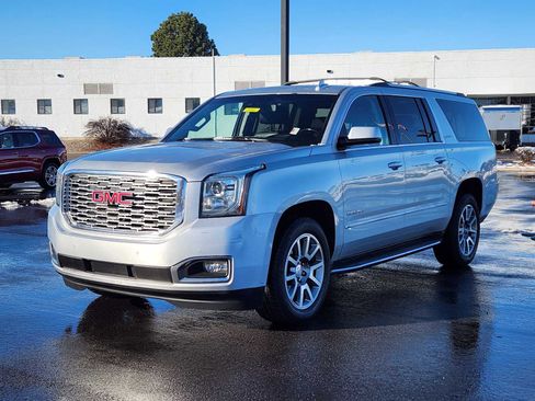 Used 2019 GMC Yukon XL Denali image 4