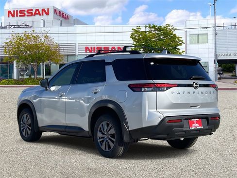 New 2025 Nissan Pathfinder SV image 2