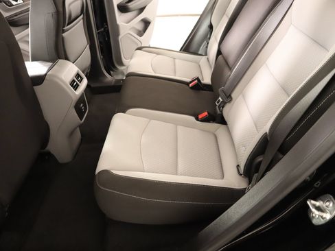 Used 2024 GMC Terrain SLE w/ Driver Convenience Package FWD image 11