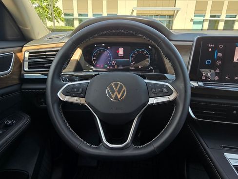 Used 2025 Volkswagen Atlas SE AWD/4WD image 29