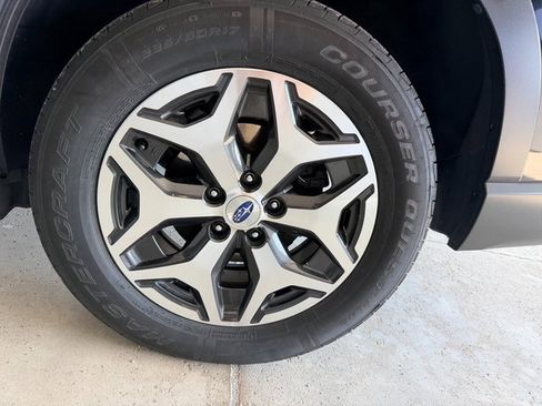 Used 2019 Subaru Forester Premium AWD/4WD image 11