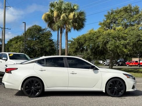 Used 2022 Nissan Altima 2.5 SR w/ Midnight Edition Package FWD image 8
