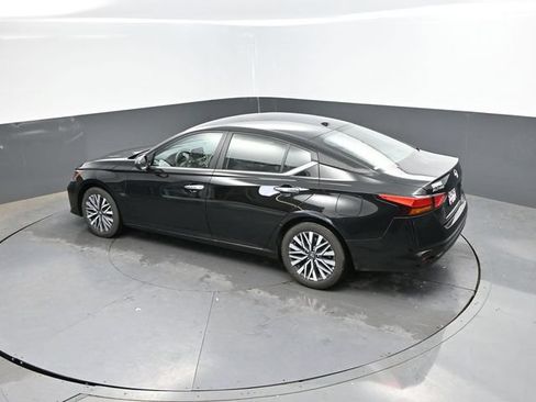 Used 2025 Nissan Altima 2.5 SV FWD image 43