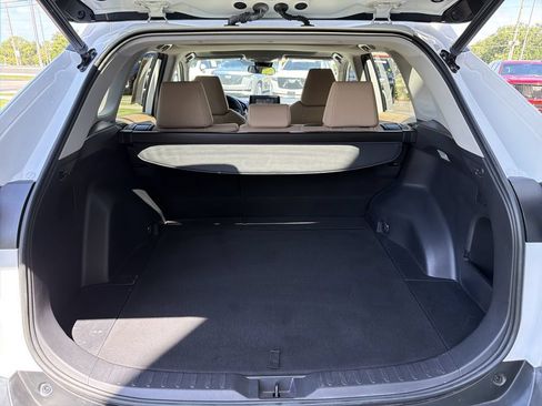 Used 2021 Toyota RAV4 XLE w/ Convenience Package FWD image 12
