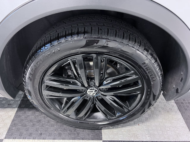 Certified 2022 Volkswagen Tiguan SE R-Line FWD image 16