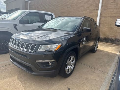 Used 2018 Jeep Compass Latitude w/ Popular Equipment Group FWD image 1