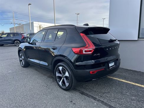 New 2026 Volvo XC40 B5 Plus w/ Climate Package image 6