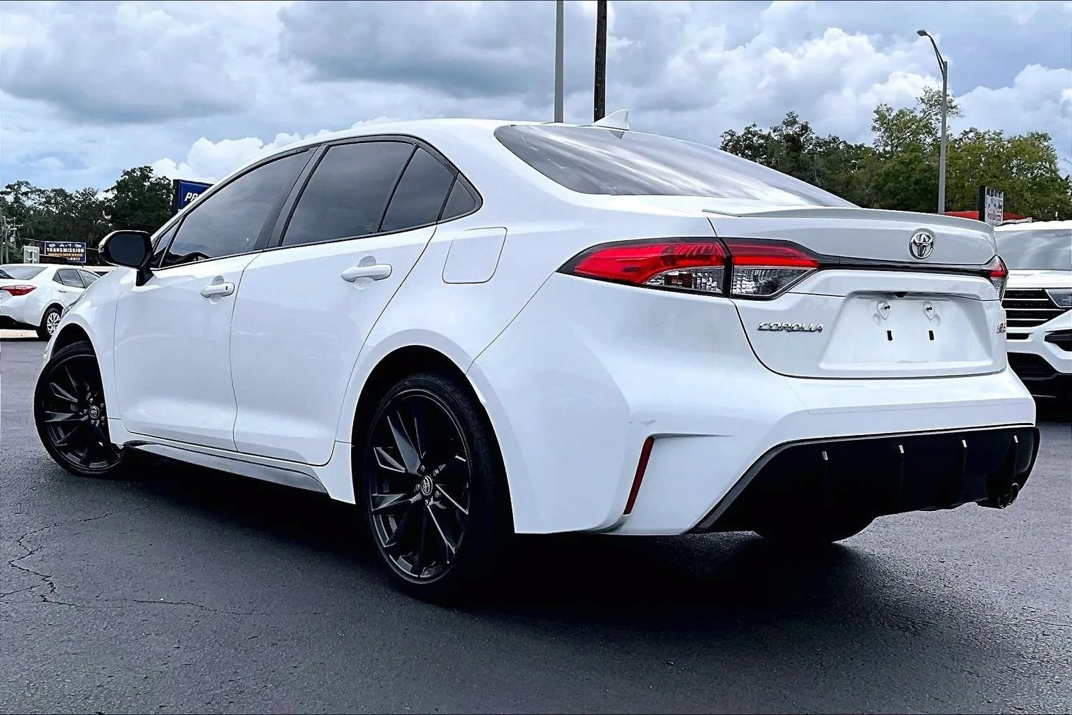 Used 2023 Toyota Corolla SE FWD image 4