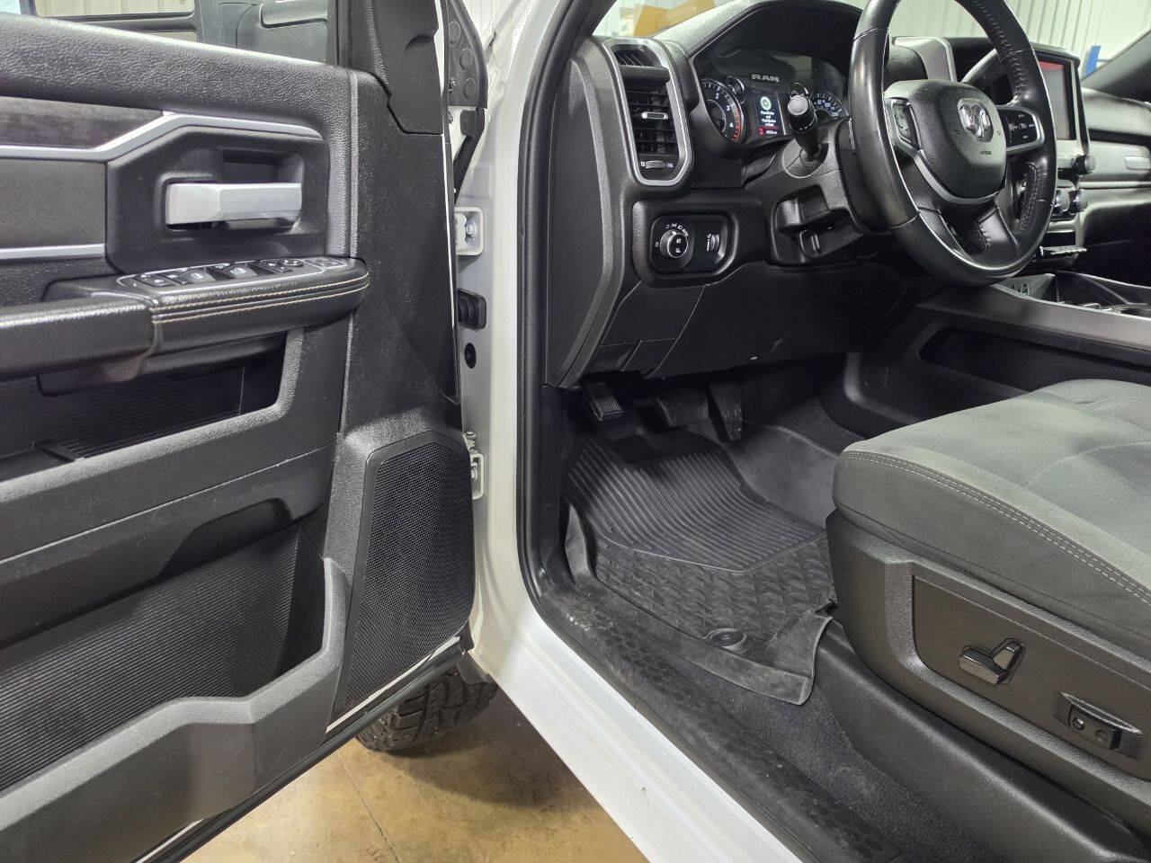 Used 2024 RAM 2500 Big Horn w/ Off Road Package AWD/4WD image 25
