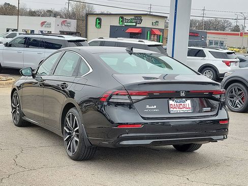 Used 2023 Honda Accord Touring image 4