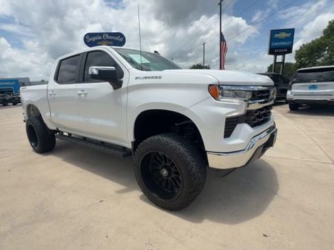 Used 2023 Chevrolet Silverado 1500 LT AWD/4WD image 2