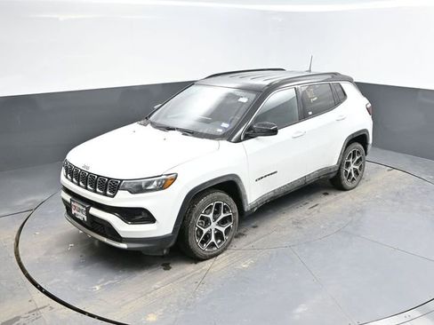 Used 2024 Jeep Compass Limited image 40