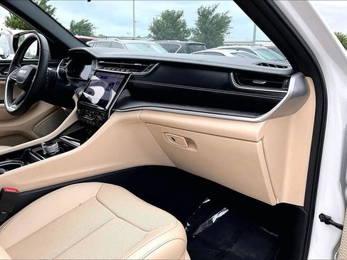 Used 2023 Jeep Grand Cherokee Limited w/ Luxury Tech Group II AWD/4WD image 20