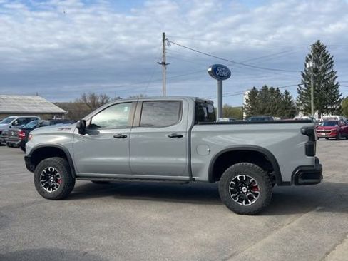 Used 2024 Chevrolet Silverado 1500 ZR2 w/ Technology Package AWD/4WD image 4
