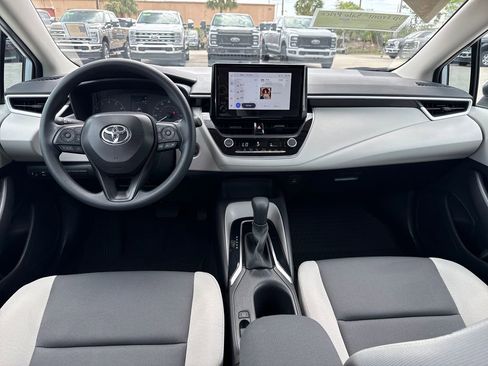 Used 2025 Toyota Corolla LE w/ Convenience Package FWD image 5