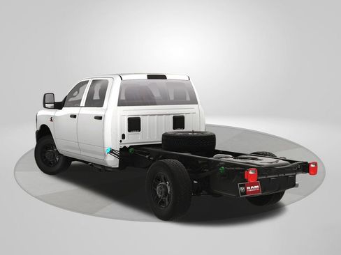 New 2025 RAM 3500 Tradesman AWD/4WD image 4