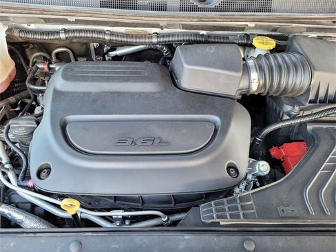 Certified 2023 Chrysler Pacifica Touring-L image 20