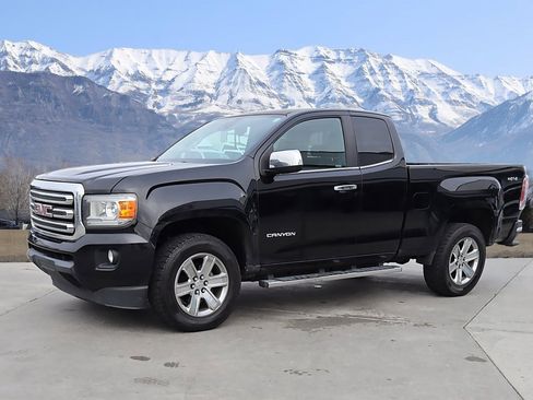 Used 2015 GMC Canyon SLT w/ Driver Alert Package image 2