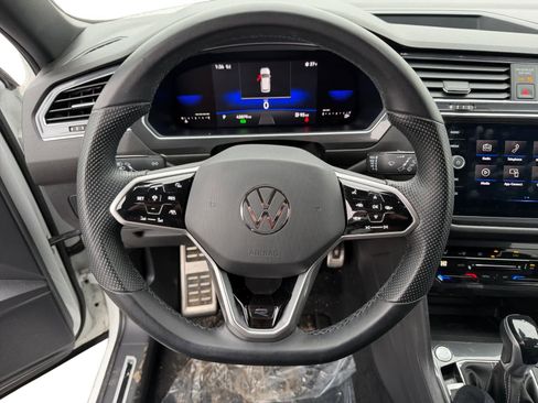 Used 2022 Volkswagen Tiguan SE R-Line image 13