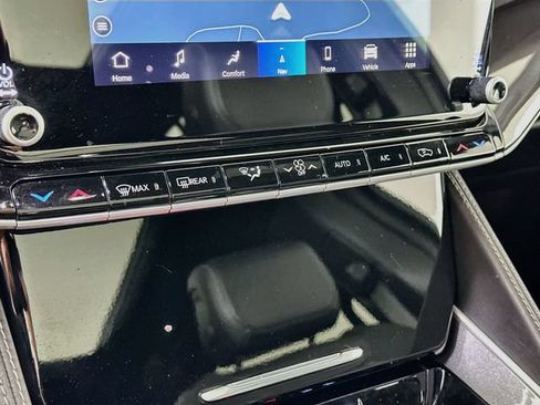 Used 2023 Jeep Wagoneer 4WD w/ Premium Group I image 17