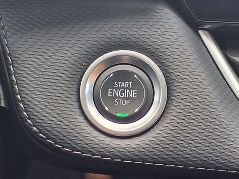 Used 2025 Chevrolet Equinox LT image 9
