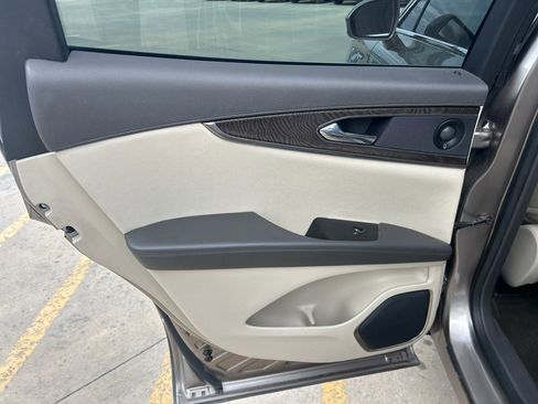 Used 2020 Lincoln Nautilus Reserve image 17