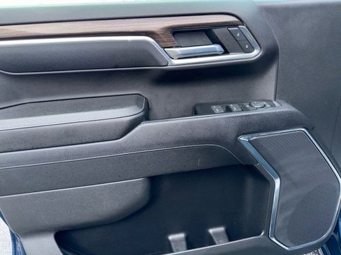 Used 2023 Chevrolet Silverado 1500 LT AWD/4WD image 16