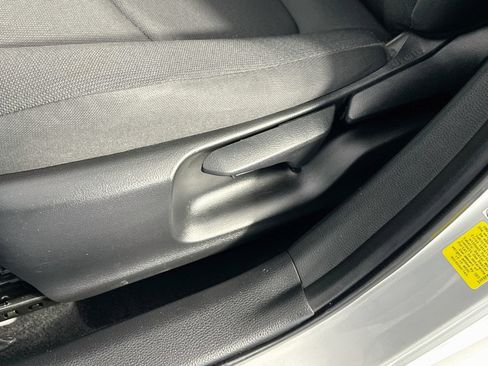 Used 2022 Toyota Corolla LE FWD image 18