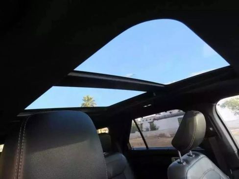 Used 2020 Ford Explorer Limited image 18