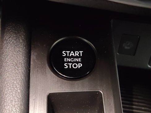 Certified 2025 Nissan Kicks SV image 31