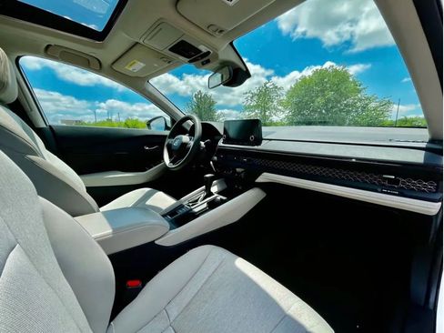Used 2023 Honda Accord EX image 8