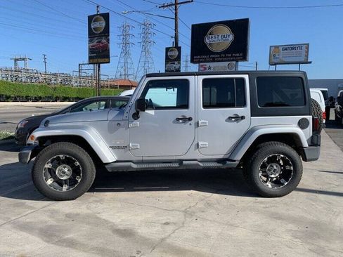 Used 2012 Jeep Wrangler Unlimited Sahara w/ Connectivity Group AWD/4WD image 4