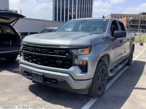 Used 2025 Chevrolet Silverado 1500 Custom w/ Turbomax Blackout Package AWD/4WD image 4