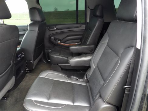 Used 2018 Chevrolet Suburban Premier AWD/4WD image 10