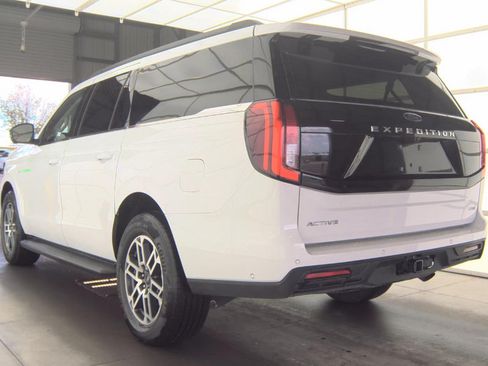 Used 2025 Ford Expedition Max Active RWD image 4