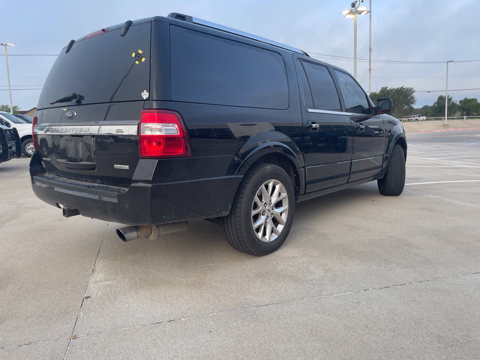 Used 2017 Ford Expedition EL Limited w/ Equipment Group 301A AWD/4WD image 6