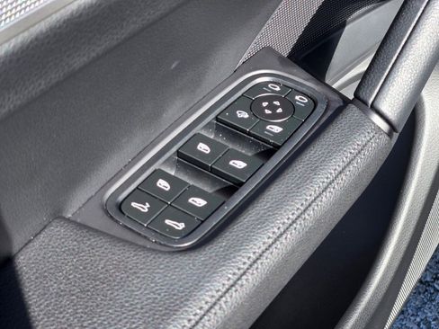 Certified 2025 Porsche Cayenne image 19